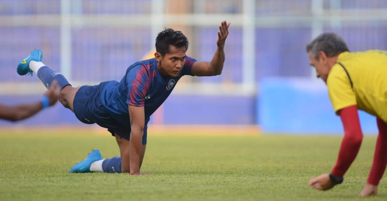 Pemain Gantian Sakit Tifus, Hendro Siswanto Tumbang