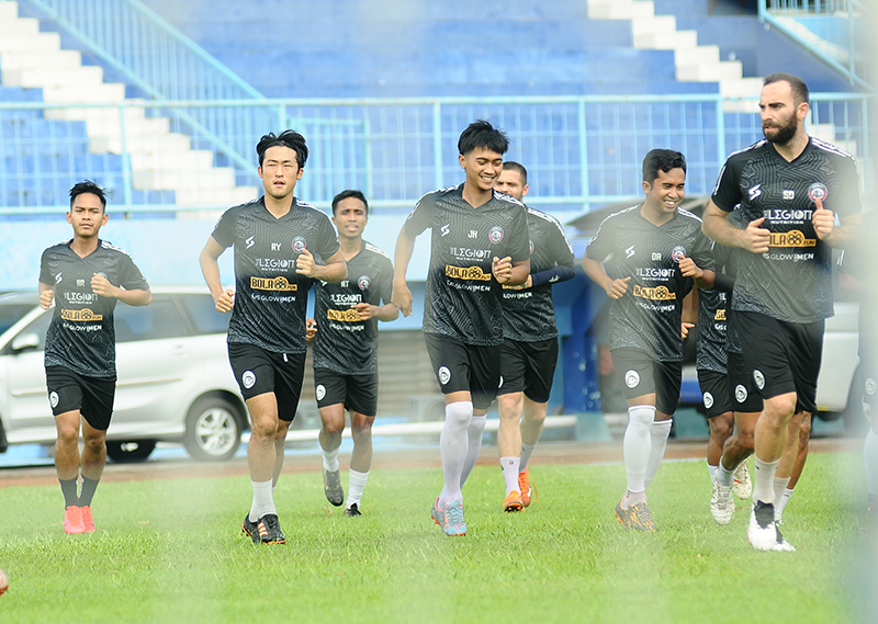 Gelar Latihan  Sambut Seri Ketiga BRI Liga 1, Almeida Minta  Pemain  Konsisten di Permainan