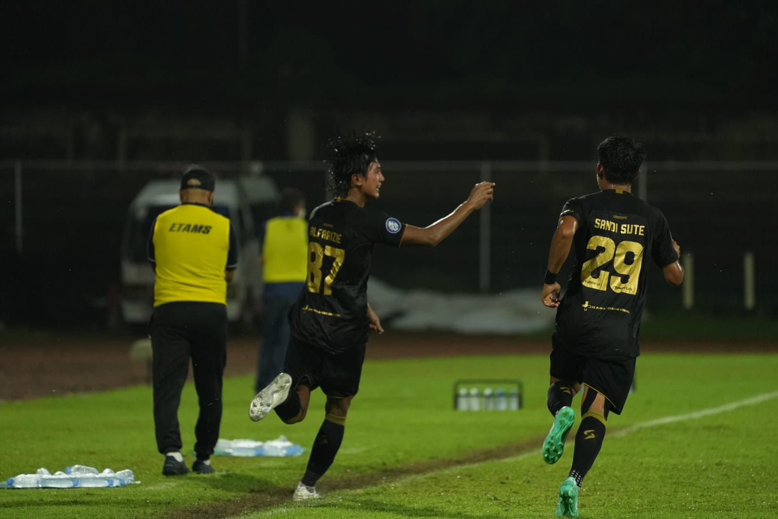 Sempat Tertinggal, Dua Gol Alfarizie Bawa Arema FC Tahan Imbang Borneo FC