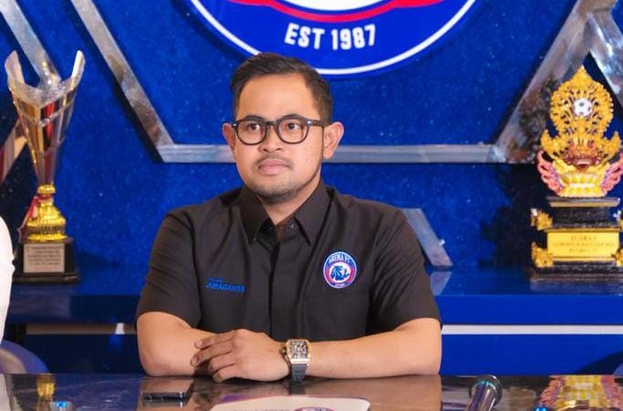 Berpotensi Merugikan, Presiden Arema FC Berharap Suporter Hentikan Chant Rasis dan Flare