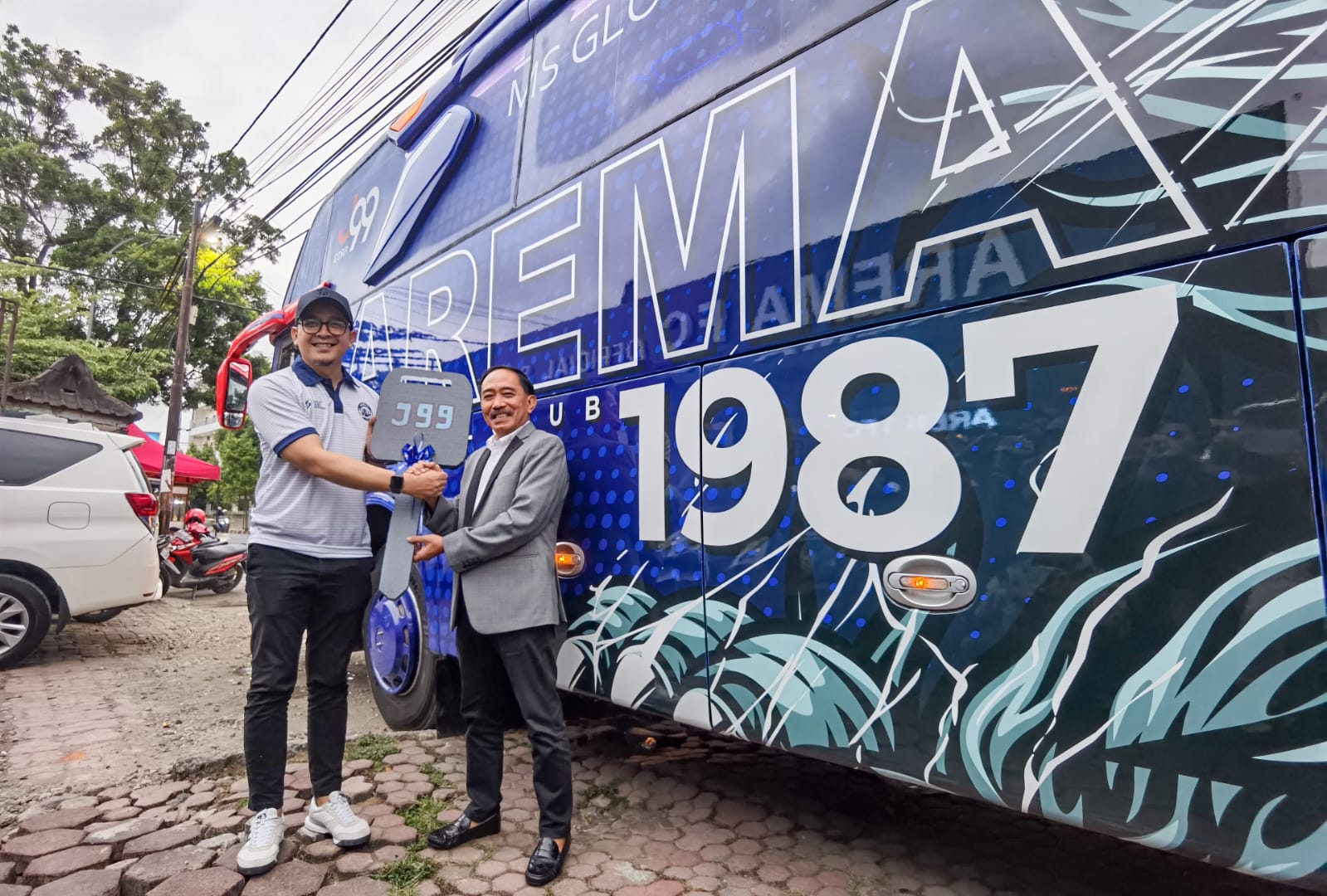 Dapatkan Hibah Bus dari Juragan 99, Arema FC Ucapkan Terimakasih