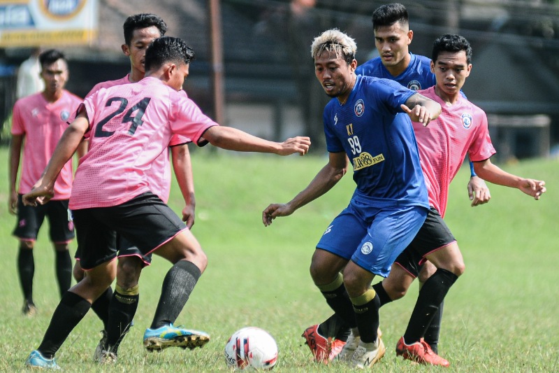 6 Gol Tercipta di Latihan Bersama Arema FC dan Akademi Arema U-20