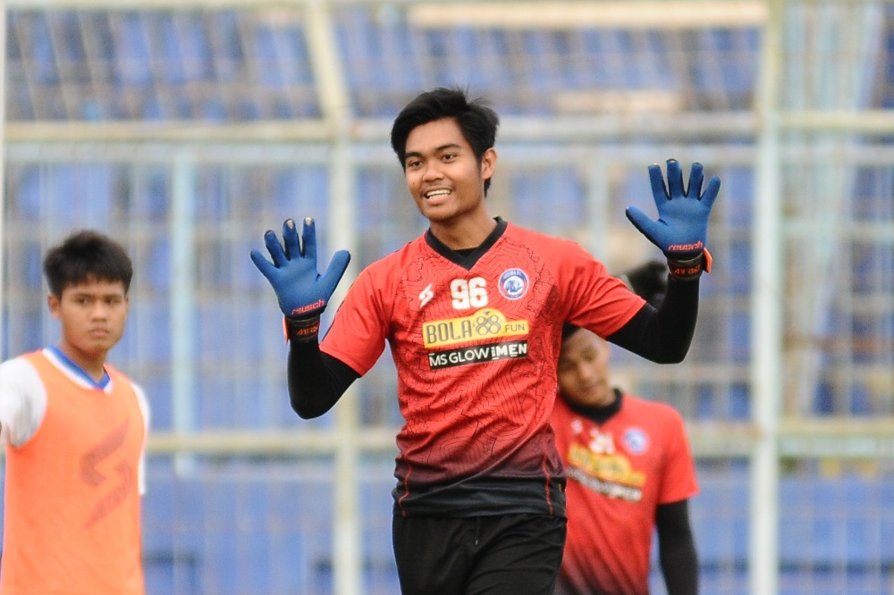 Tertantang Untuk Berkembang,  Arema FC Beri Restu Kartika Ajie Gabung Rans Cilegon FC