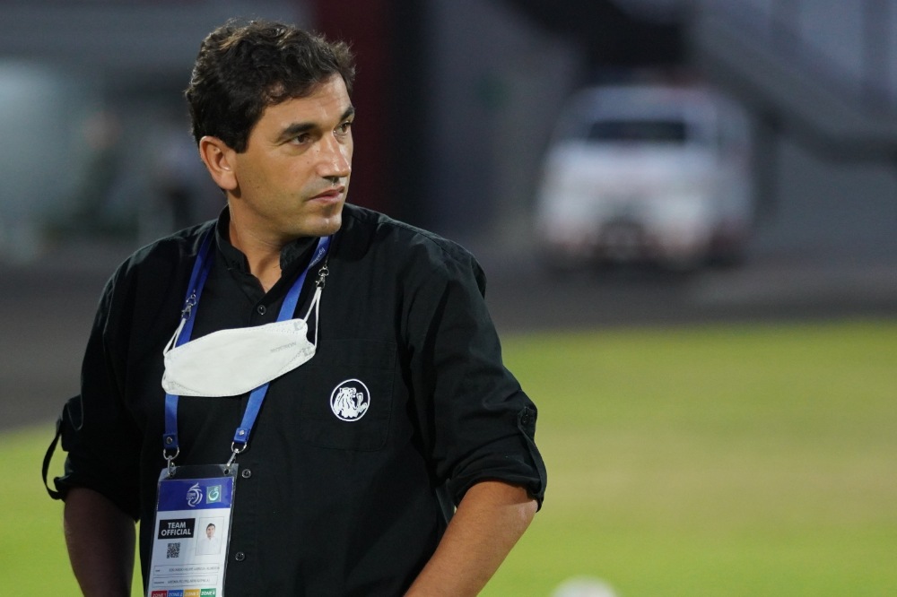 Resmi, Arema FC Perpanjang Kontrak Eduardo Almeida 2 Tahun