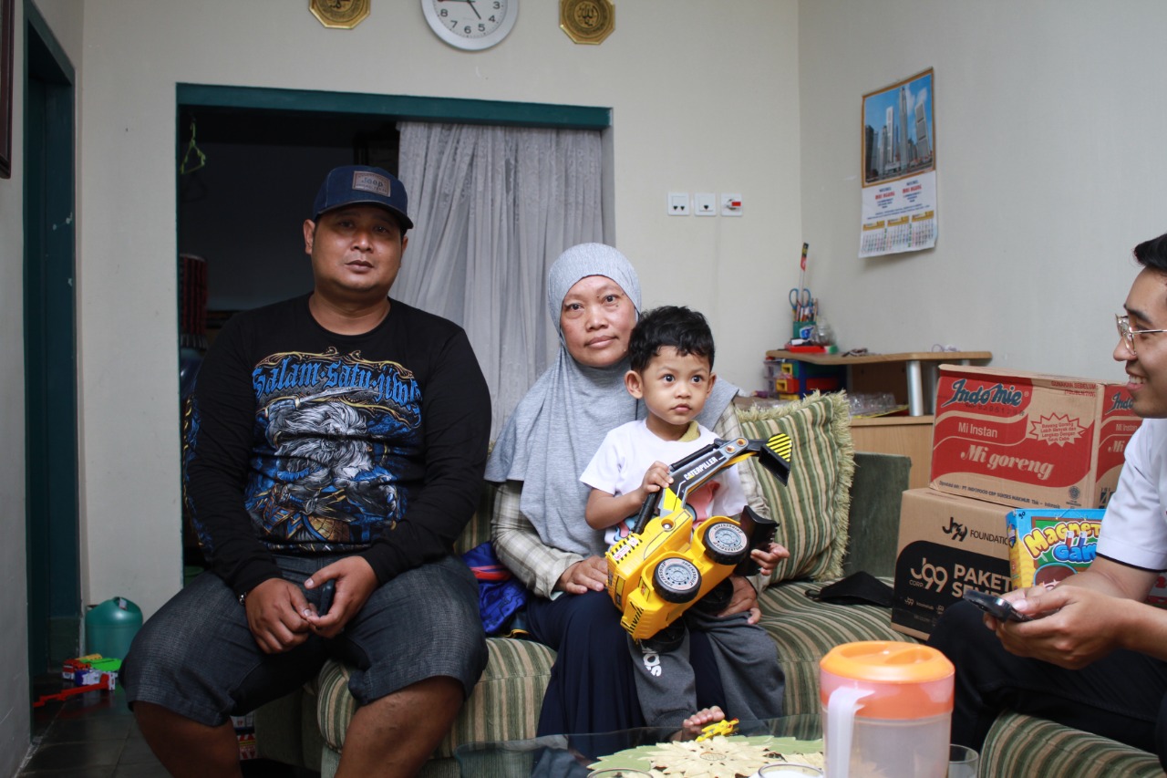 Maknai Hari Kasih Sayang dengan Berbagi, Presiden Arema FC Bantu Biaya Operasi Aremania Licek Asal Sumpil