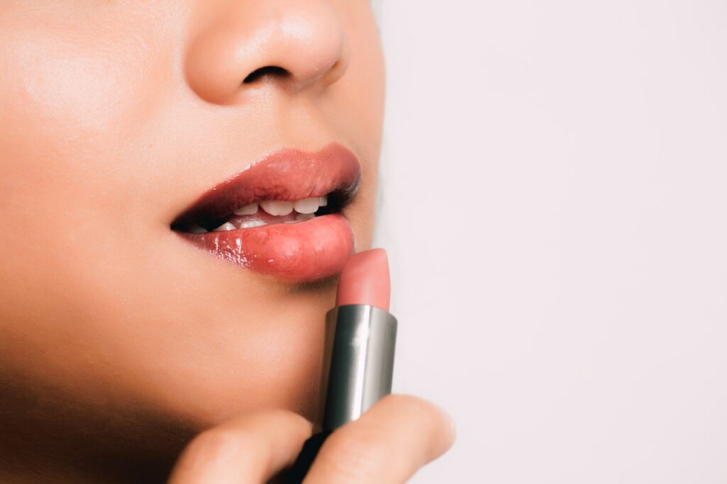 how to get bigger lips at home